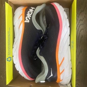 Hoka ONE ONE Women’s Clifton 7 size 8.5